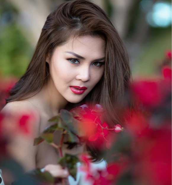 Тэргүүн титмээ алдаад уйлж байсан мисс Д.Шүрэнцэцэг онгоцны үйлчлэгчээс “Эрдэнэс Монгол”-ын гадаад харилцааны менежер болтлоо “боловсорчээ”